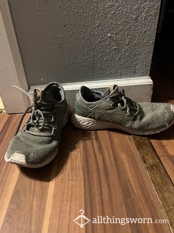Well Worn Size 7 Sneakers