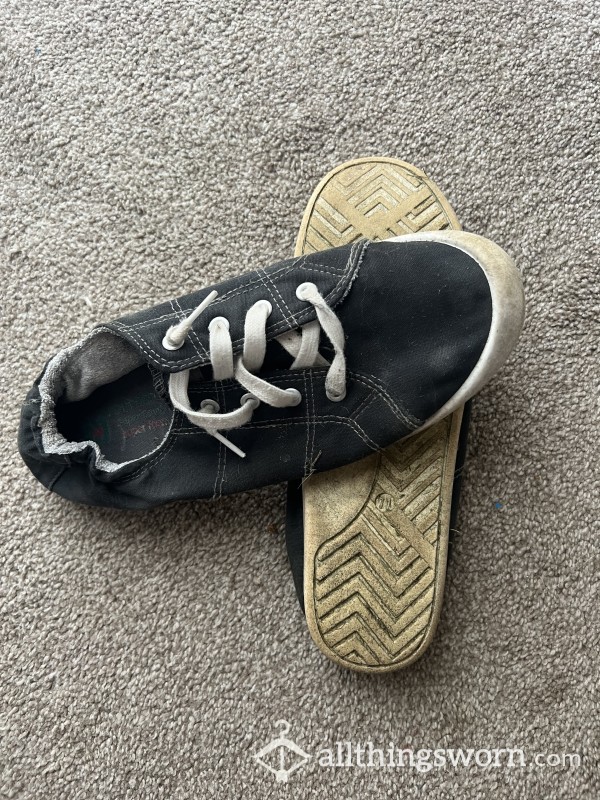 ✨ SOLD ✨ Well Worn Sz 11 Black Slip On Sneakers