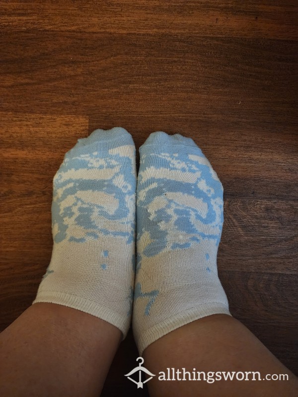 White Ankle Socks With Baby Blue Design