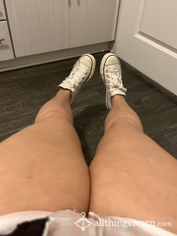 White Converse Women’s Size 5 👟, Owned For YEARS ⏰ Stained, Sweaty 💦, Small, Owned By Thick Thigh Baddie 🤤👅