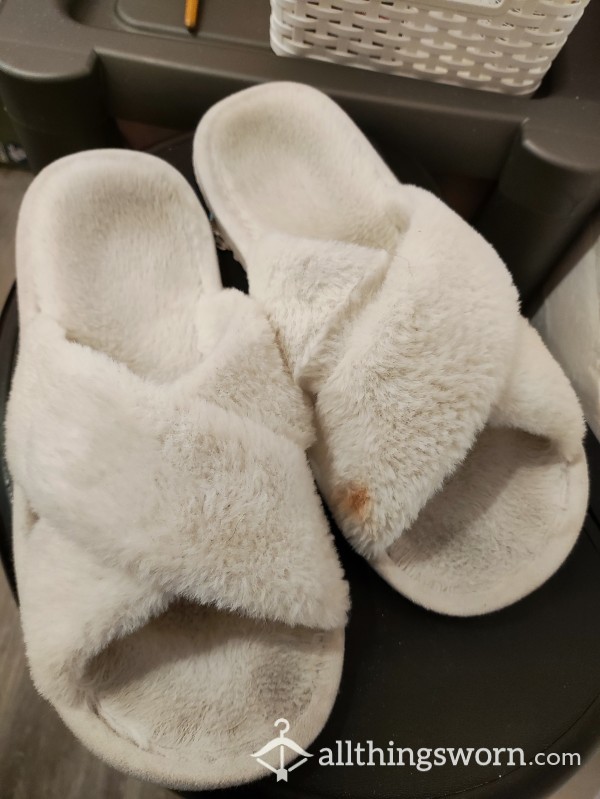 White Fluffy Slippers With Toe Prints