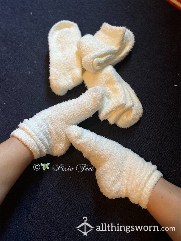 1 Pair White Fuzzy Socks