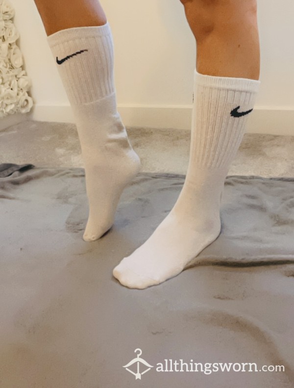 White Nike Crewe Socks