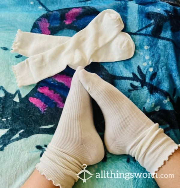 White Ruffle Top Cotton Crew Socks 🧦🌻 Comes With 72 Hour Wear