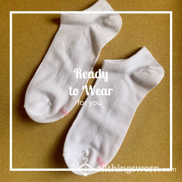 White Thin Hanes No Show Socks 🤍🤍