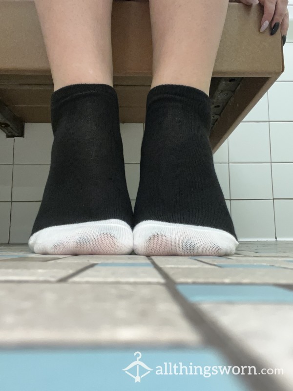 White Tip Toe Ankle Socks 🖤