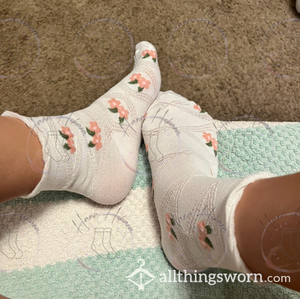 White W/ Pink Flowers Quarter Socks