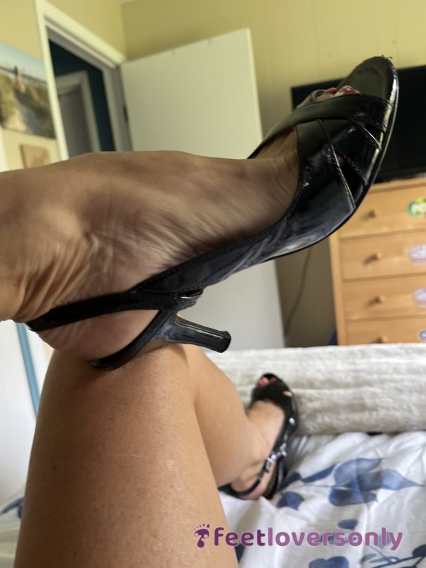 Who Wants To Help Loosen My Morning Up. It’s Been A Long Night And I Need Lotion All Over My Feet And In Between My Toes….. 🫦 Let’s Turn This Into A Fun Video
