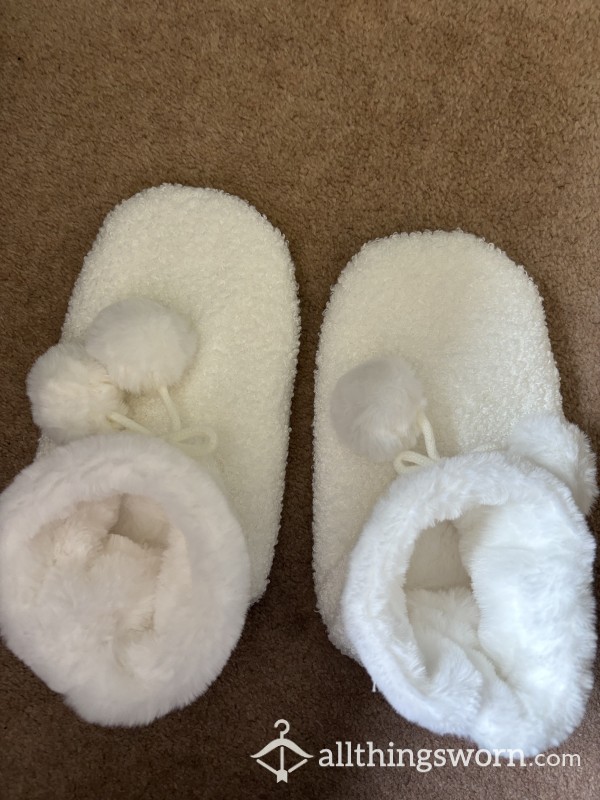 Worn White Fluffy Slippers - Size: M/L