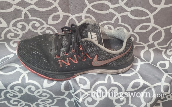 Worn Gym Shoes/trainers - Size 9