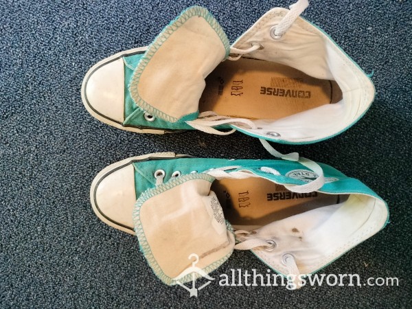 !!SALE!! 6 Years Wear Worn Out Converse Size 9