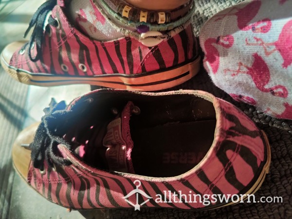 Worn Out Pink Tiger Converse