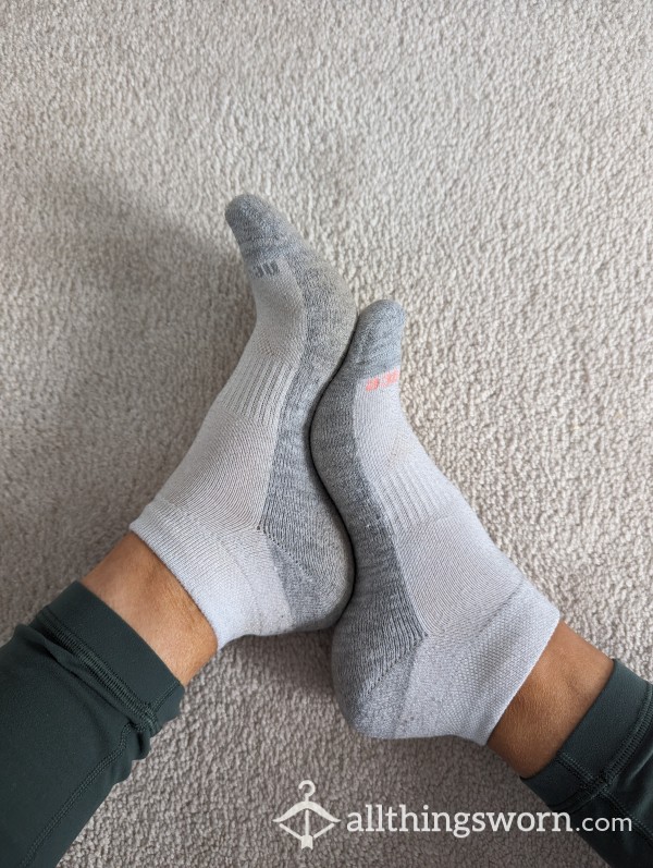 Sweaty White Ankle Socks *free Shipping In Canada*