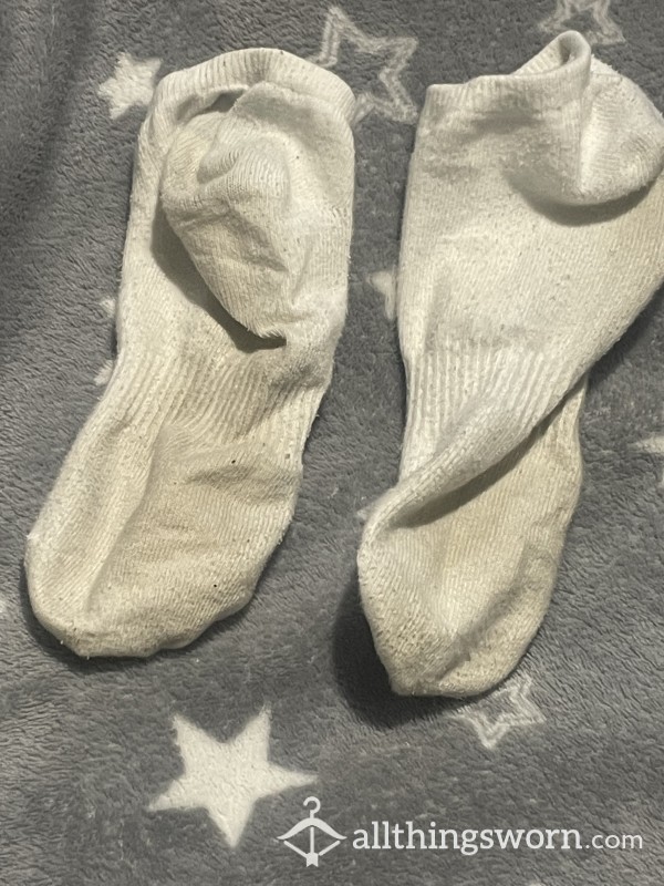 Worn White Ribbed Trainer Socks 🧦