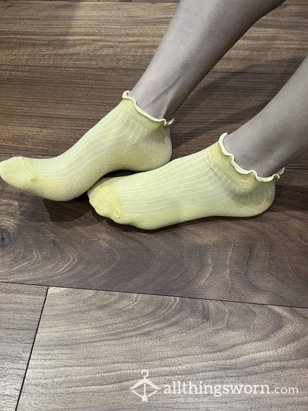 Yellow Ruffle Trim Ankle Socks